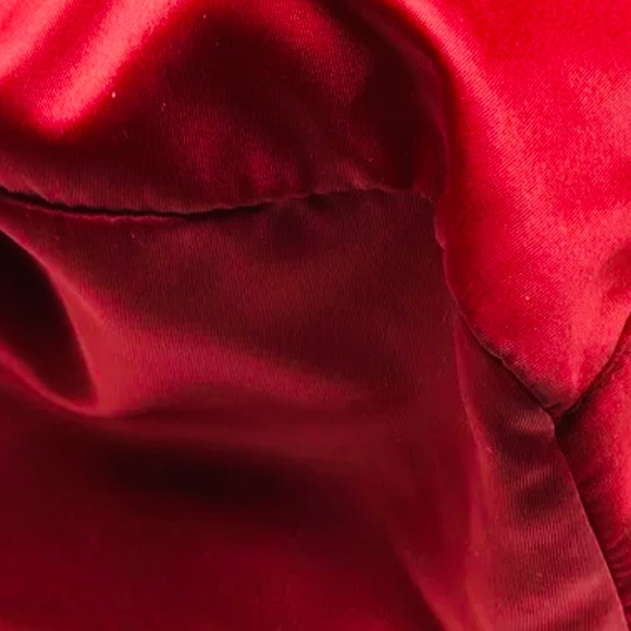 RED PRADA DRAWSTRING HOBO BAG - Picture 7 of 8